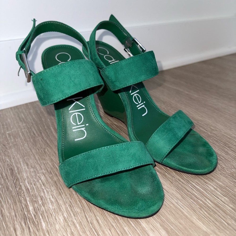 Calvin Klein Kelly Green Suede Wedge Sandals